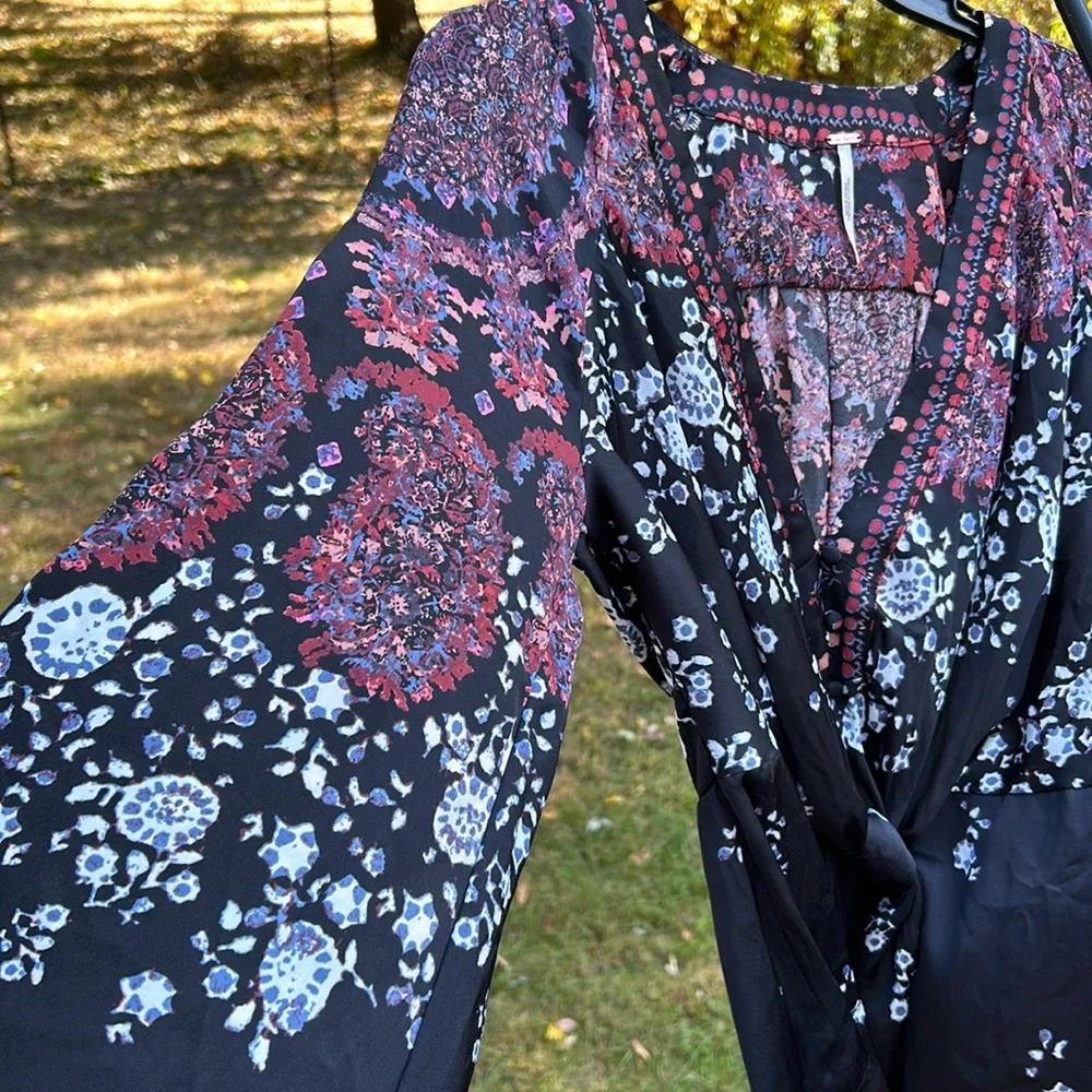 Free People Run Free Tunic Blouse size M Bohemian black floral Night Shade satin - Picture 4 of 15